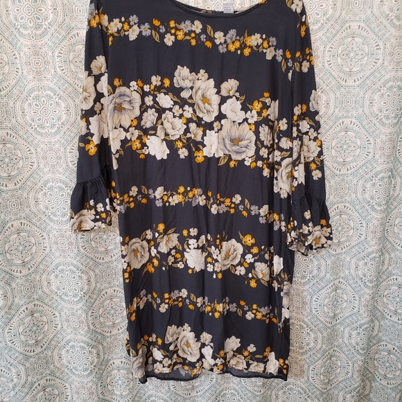 Dress - Picture 3 of 5